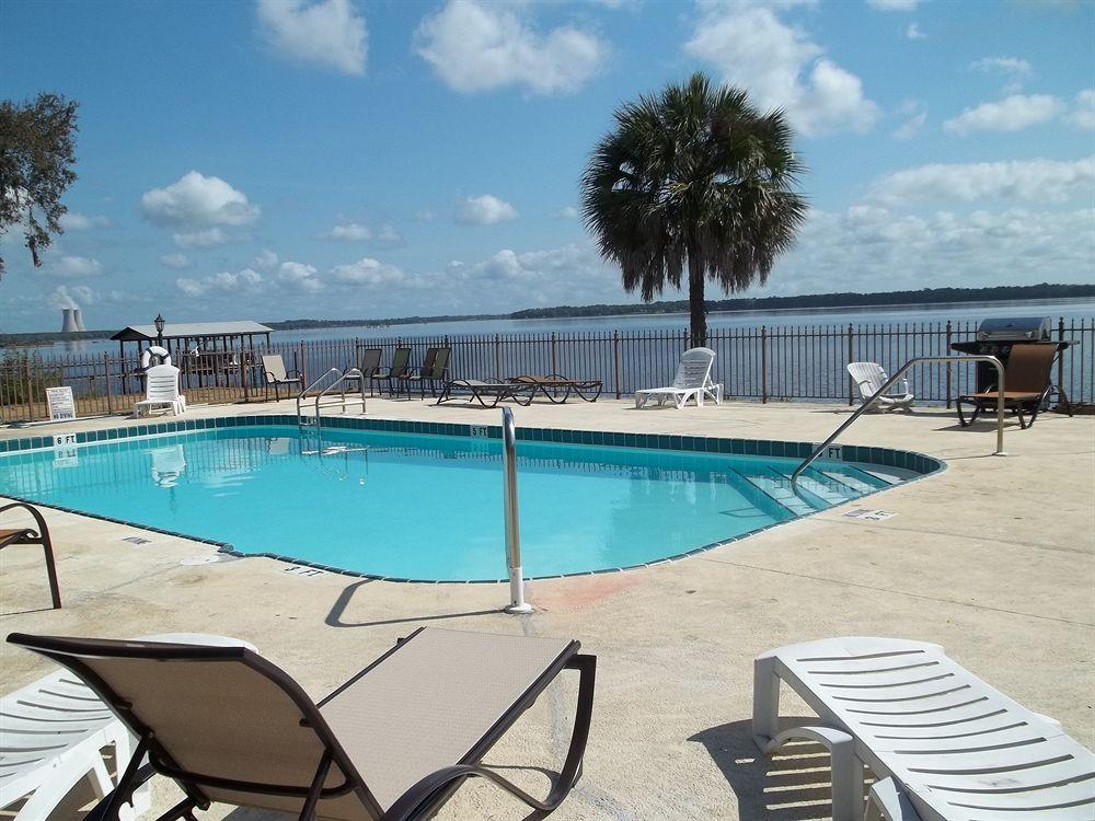 Crystal Cove Riverfront Resort Palatka Bagian luar foto