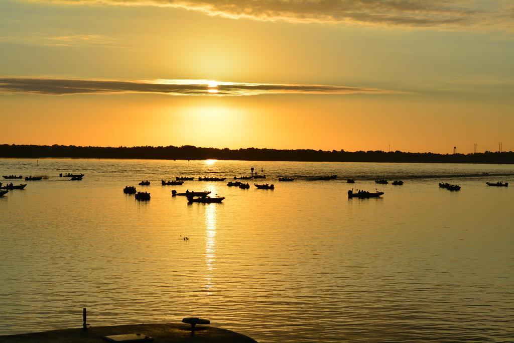 Crystal Cove Riverfront Resort Palatka Bagian luar foto