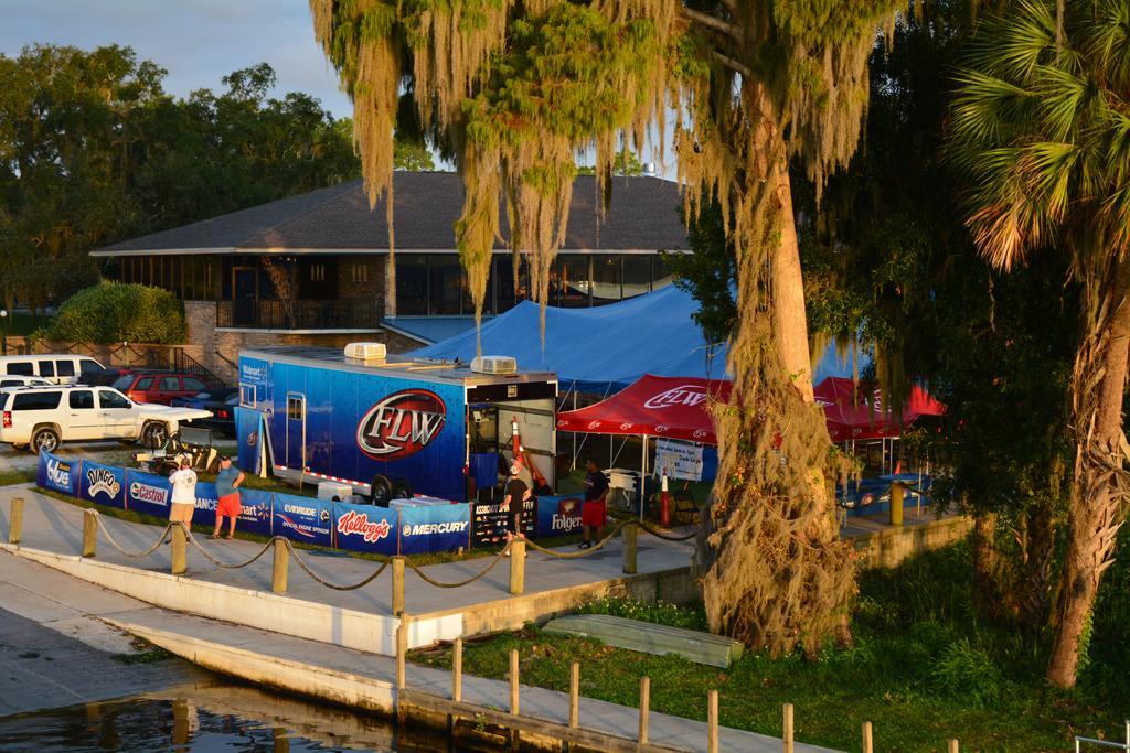 Crystal Cove Riverfront Resort Palatka Bagian luar foto